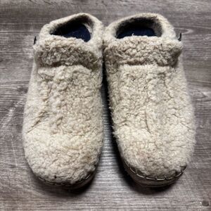 LL Bean Fluffy Slippers Size 8